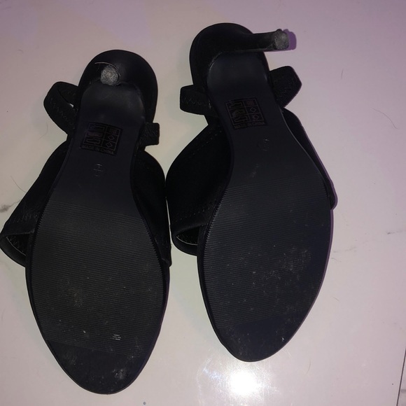 Black heels - Picture 4 of 5